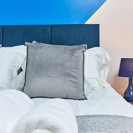 New - The Chique Scandic Cambridge Abode - Parking Екстериор снимка