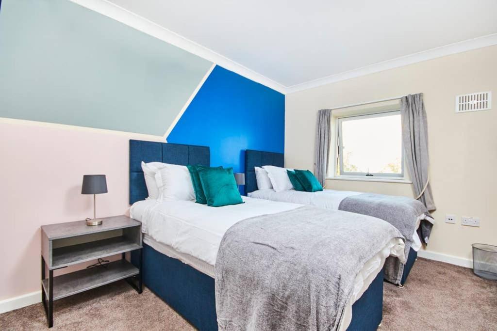 New - The Chique Scandic Cambridge Abode - Parking Екстериор снимка