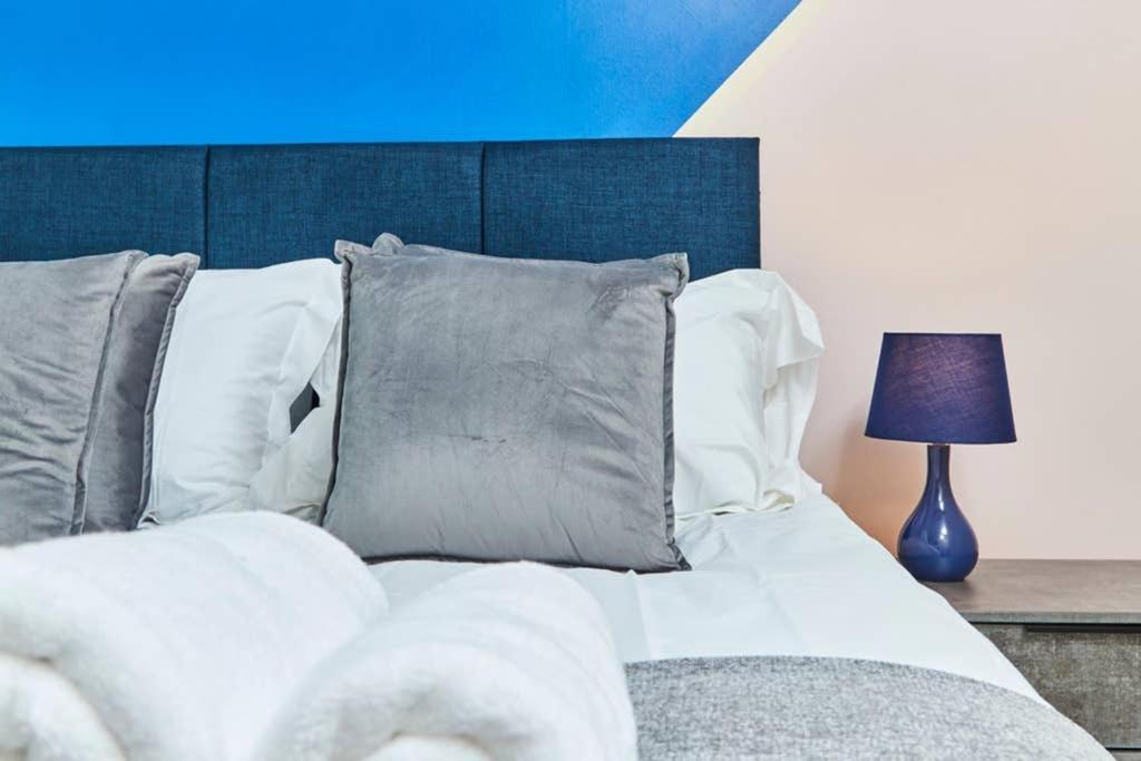 New - The Chique Scandic Cambridge Abode - Parking Екстериор снимка