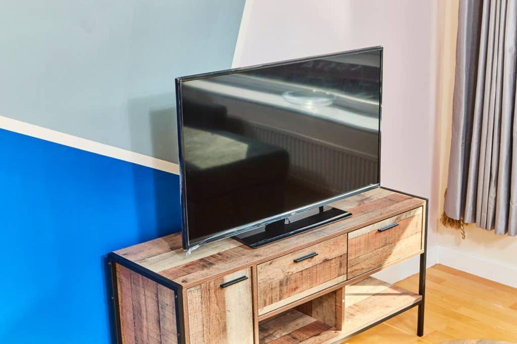 New - The Chique Scandic Cambridge Abode - Parking Екстериор снимка
