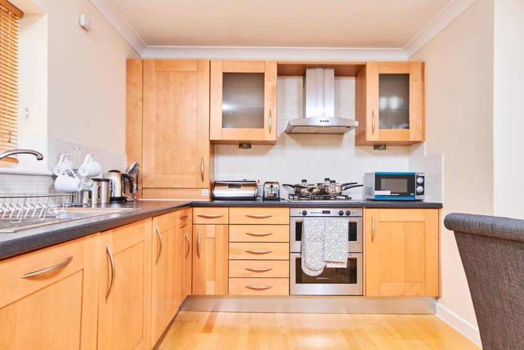 New - The Chique Scandic Cambridge Abode - Parking Екстериор снимка